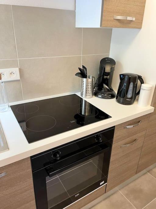 Rm-0 - Appartement F2 Au Rdc A Mulhouse Pour 1-2 Pers Bagian luar foto